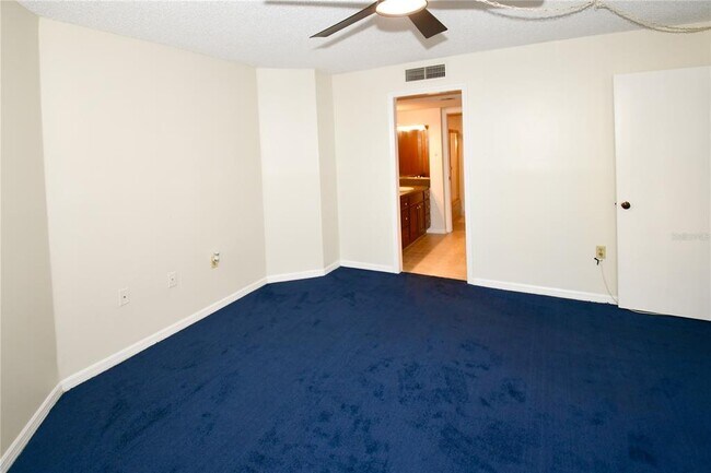 Building Photo - 690 Island Way