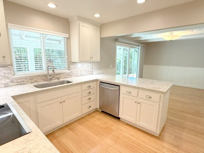 Building Photo - Remodeled One Story Home Located In Desirable Lafayette !