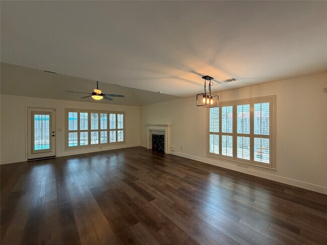 Building Photo - 3906 Hazelwood Dr