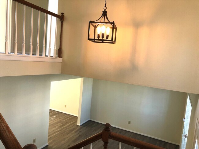 Building Photo - 4819 Sunshine Dr