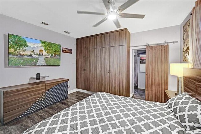 Building Photo - 2000 Jackson St