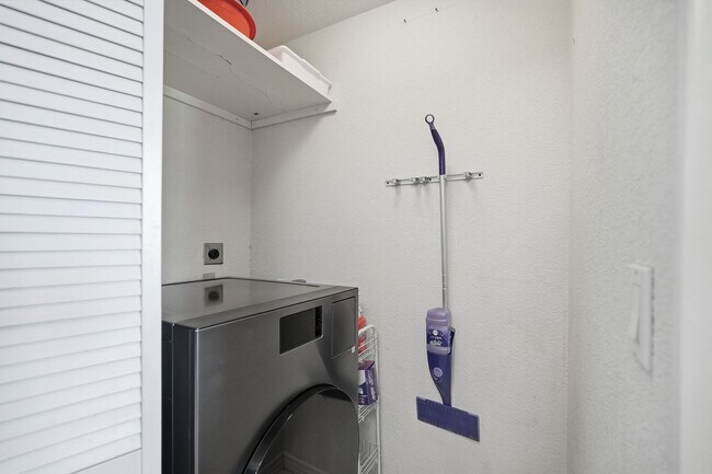 Building Photo - Charming 2-Bedroom Casita