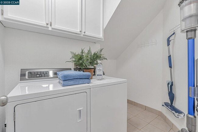 Building Photo - 3043 Tahoe Pl
