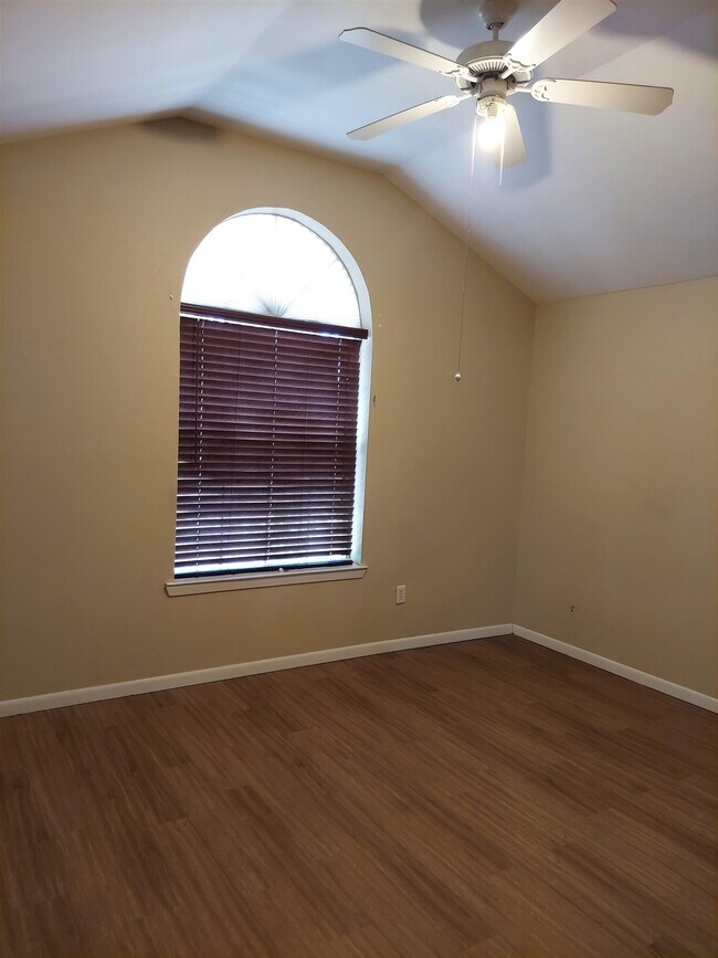 Building Photo - 304 Ave Q