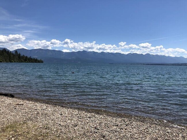 Building Photo - Log Home with close public lake access - A...