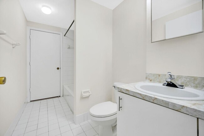 Building Photo - Your Dream Davie Home Awaits – 2 Bed/2 Bath!