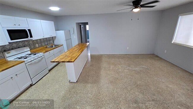 Building Photo - 7725 Harding Ave