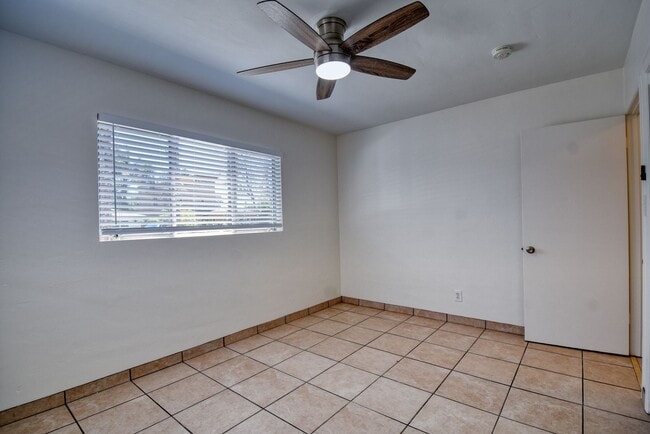 Building Photo - Two Bedroom condo in Pacific Beach