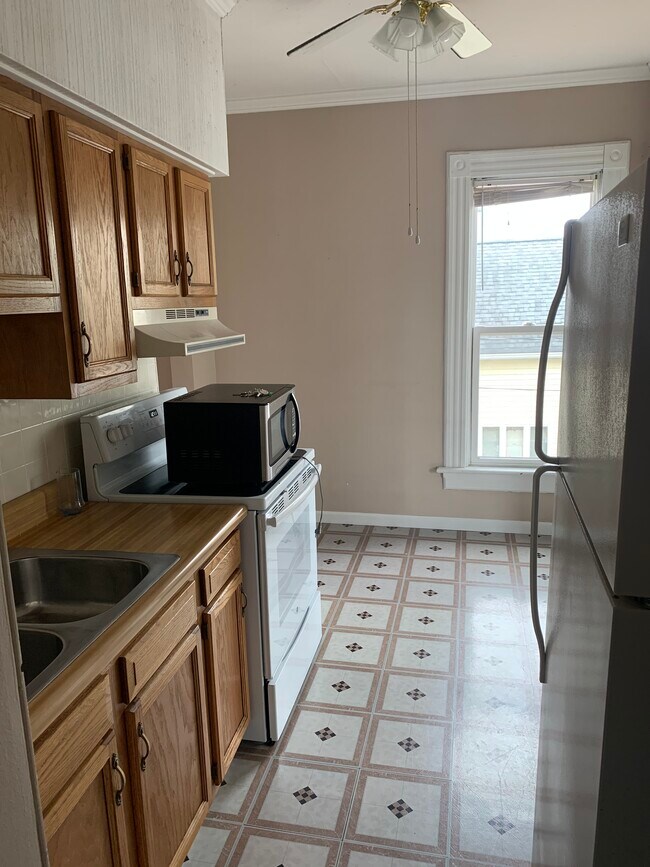 kitchen unit 3 - 128 W 2nd St