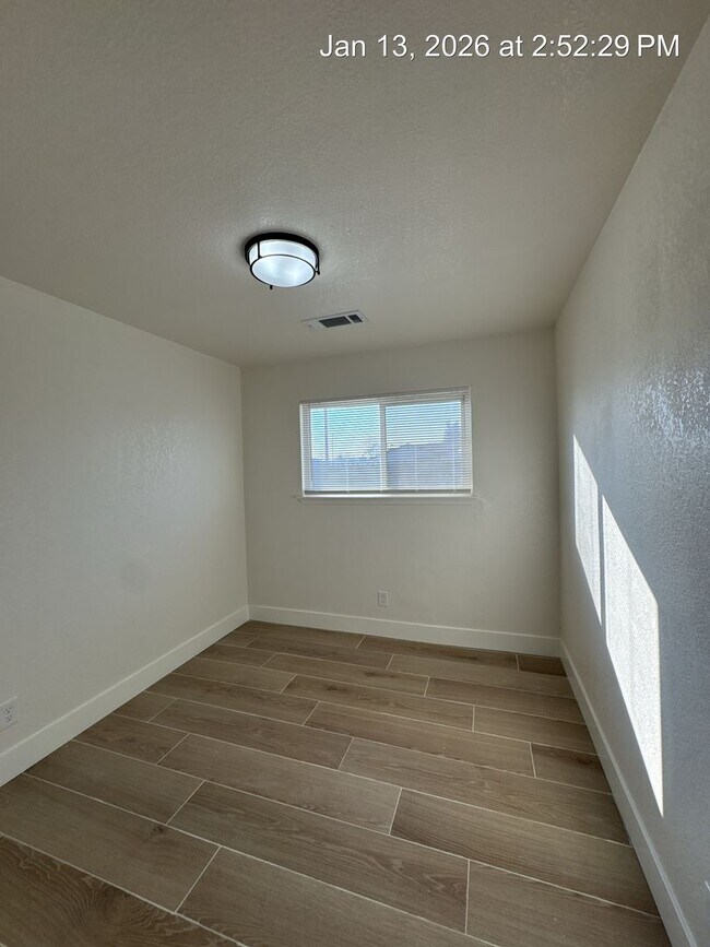 Building Photo - Charming Home Available Now!!