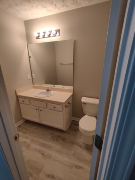 Building Photo - 289 Silver Ridge Dr