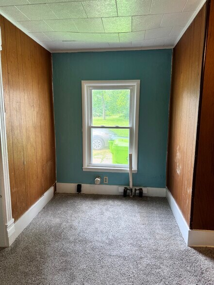 Washer / Dryer hookup 6 x 6 - 180 Martin St