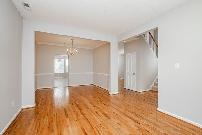 Building Photo - Beautiful Chesterfield Home Is Ready For Y...
