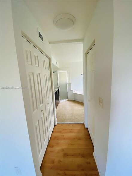 Building Photo - 2433 Pasadena Way