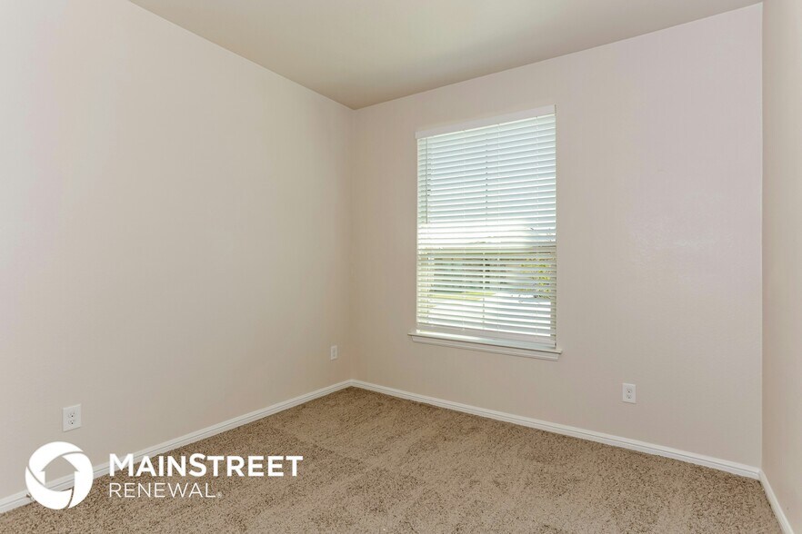 Building Photo - 10024 Poinsett Wy