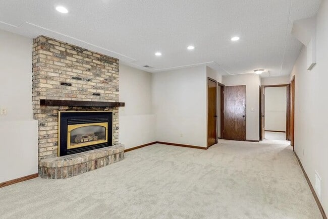 Building Photo - 2350 Erin Ct