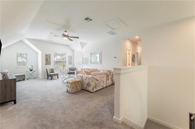 Building Photo - 718 Whitetail Dr
