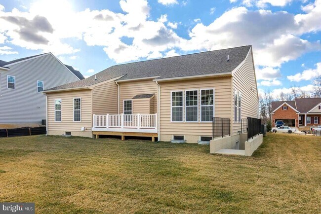 Building Photo - 6308 Savannah Dr