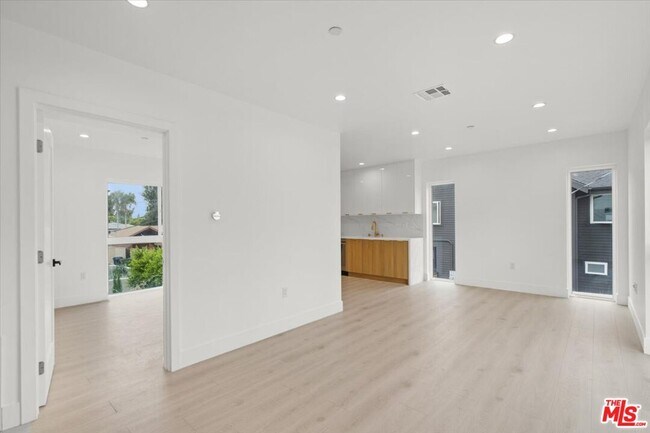 Building Photo - 4922 S Centinela Ave