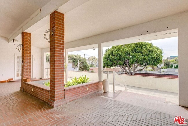 Building Photo - 288 S Coronado St