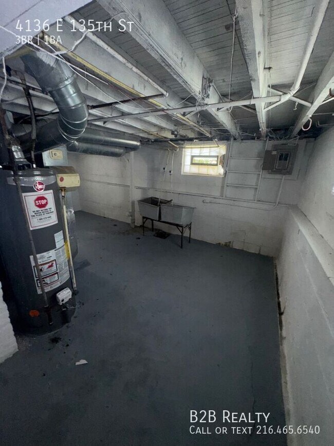 Building Photo - 4136 E 135th St