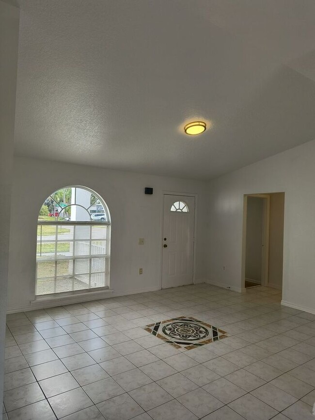 Building Photo - Single Family Home in Poinciana, FREE RENT!!!!