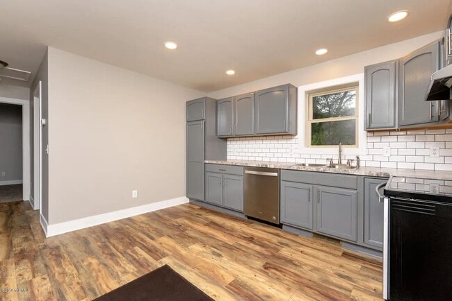 Building Photo - Spacious 3BR Duplex with Finished Basement & 2-Car Garage in Otsego