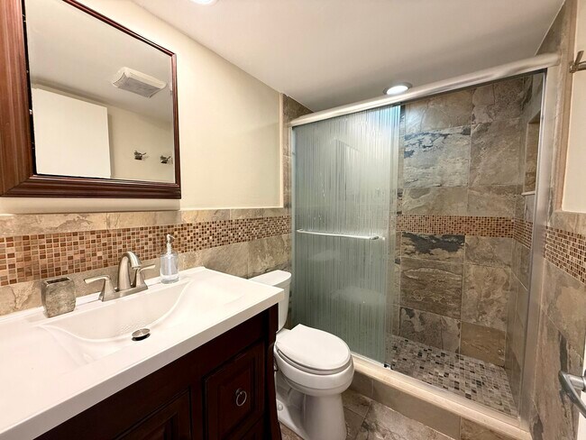 Building Photo - 143 Dorset D