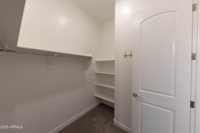 Building Photo - 3033 N 37th Wy