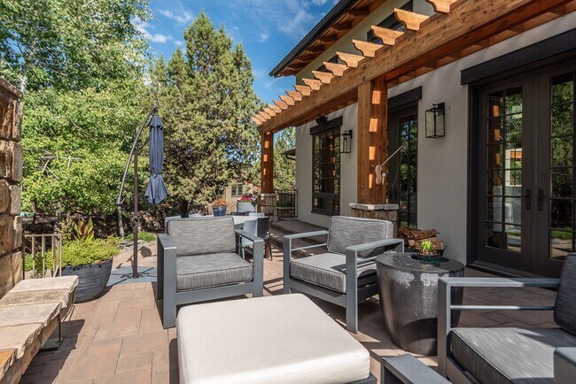 Building Photo - Stunning Furnished Estate in Pronghorn