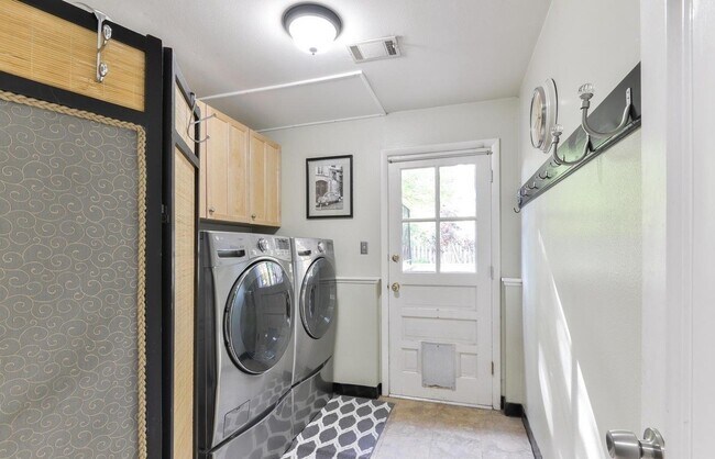 Building Photo - Beautiful 4 Bedroom Home in Midtown Fort Collins!