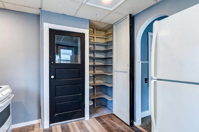 Building Photo - 321 S Eleventh St