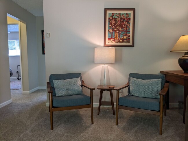 Building Photo - Cozy Carmel Valley Village House Fully Furnished