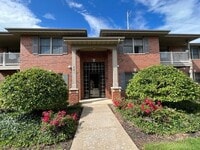 Building Photo - 641 Cambridge Ct