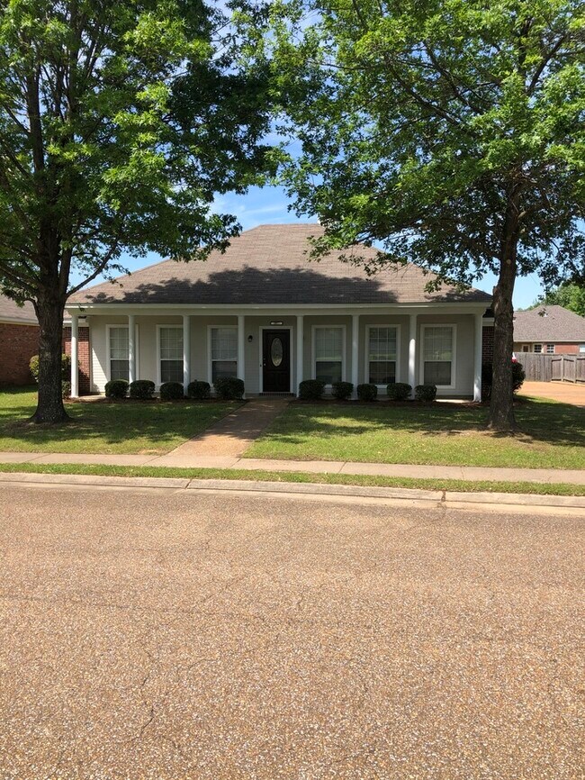 Primary Photo - Beautiful Home for Lease!