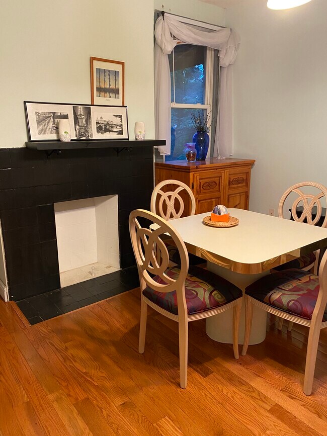 Building Photo - 2318 Eldridge St