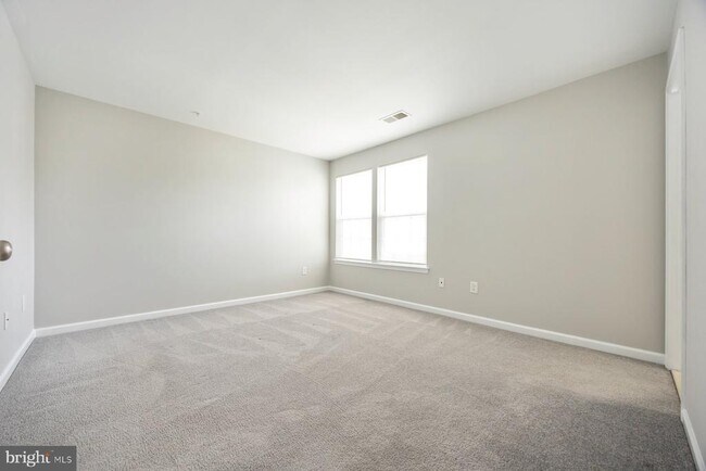 Building Photo - 947 Chase Walk