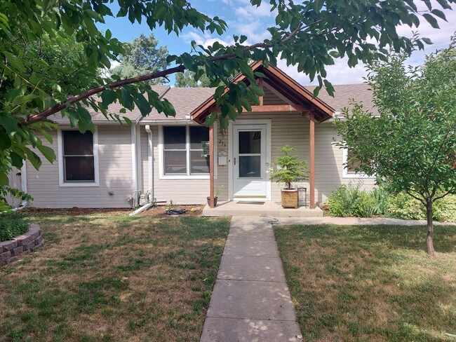 Primary Photo - Cute 3 Bedroom Ranch Minutes to Old Town a...