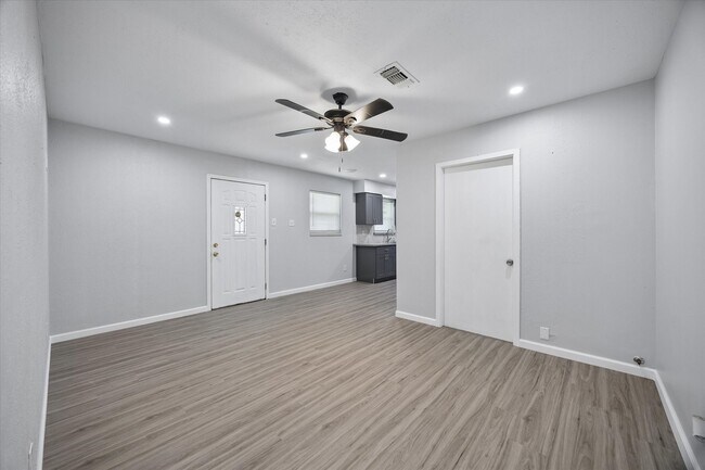 Building Photo - 9315 Glen Shadow Dr