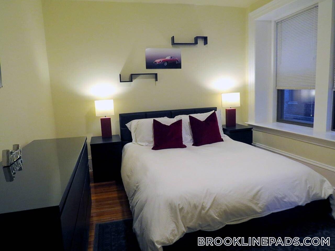 Building Photo - 1463 Beacon St