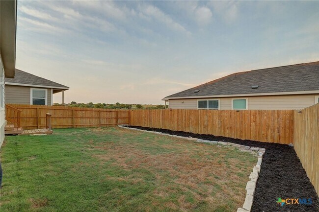 Building Photo - 1945 Redstart