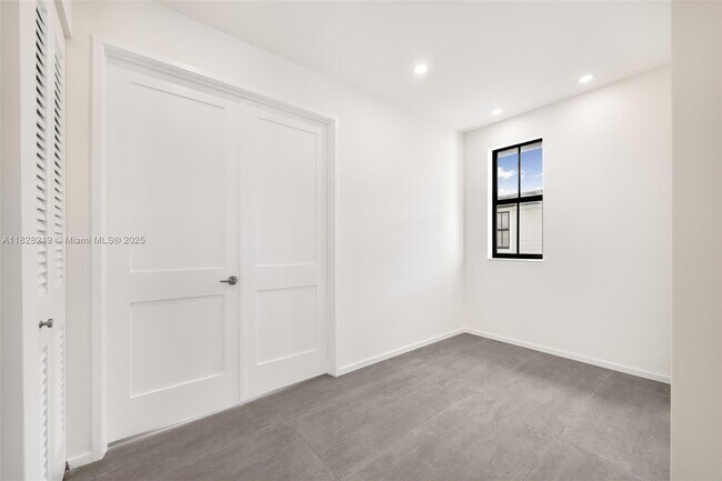 Building Photo - 7510 SW 100th St