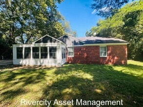 Building Photo - 3636 Mallory Ave