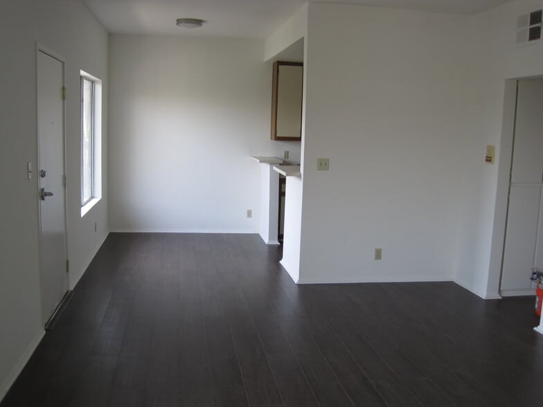 Building Photo - 11155 Aqua Vista St