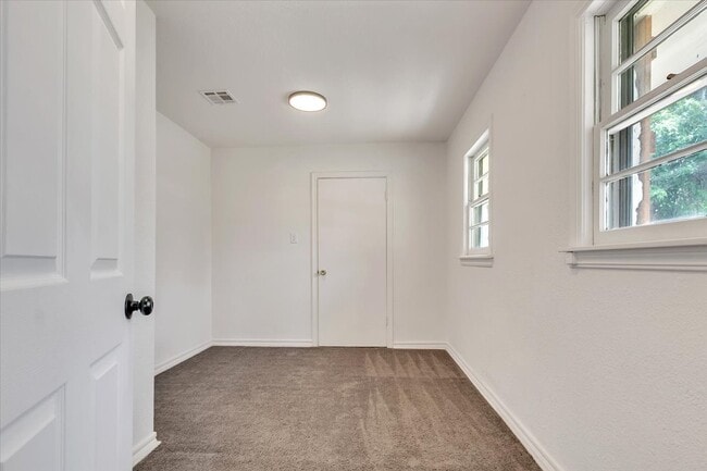 Building Photo - 2116 Andover Ct
