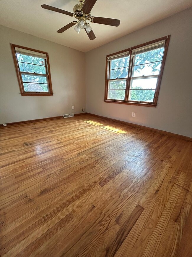 Building Photo - Three Bedroom Home!