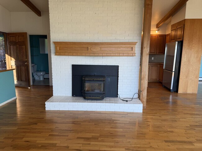 Building Photo - 1150 N 5th St