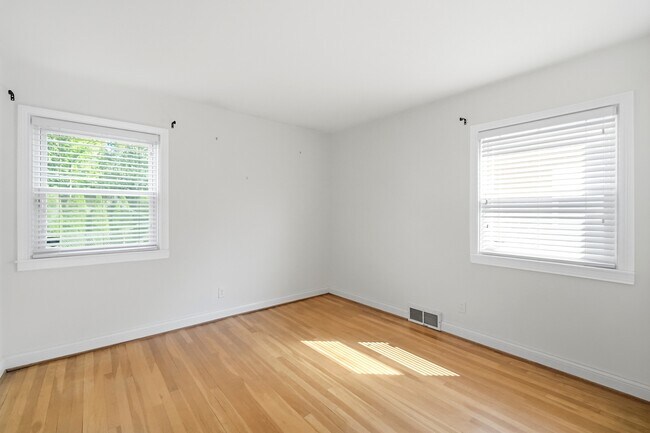 Building Photo - 908 Shroyer Rd