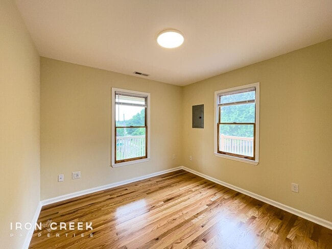 Building Photo - Beautifully Updated Three-Bedroom with Gar...