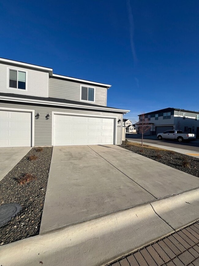 Building Photo - BRAND NEW 3 Bed 2.5 Bath Townhome